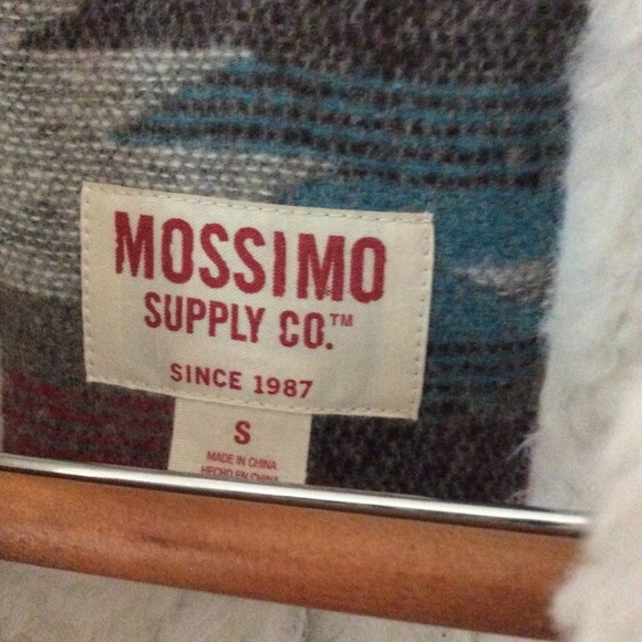 🌸🌸 Faux Sherpa and Wool Aztec Boho Vest 🌸🌸 - Picture 4 of 5